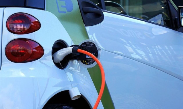 Τα μέτρα της κυβέρνησης για «καθαρά» αυτοκίνητα