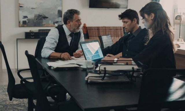 8 Λέξεις: Ο άγριος καβγάς και η ... διάρρηξη που θα προβληματίσει 