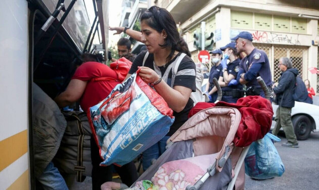 Police raid building in Exarchia occupied by migrants and refugees