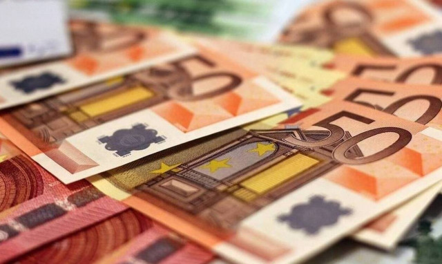 ΟΠΕΚΑ: Μπαράζ πληρωμών τις επόμενες ημέρες - Ποιοι και πότε θα δουν χρήματα στους λογαριασμούς τους