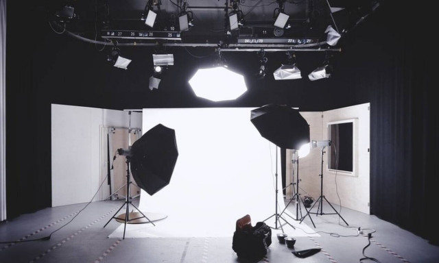 Παρουσιάστρια του ΑΝΤ1 με... φτερά αγγέλου στο δελτίο ειδήσεων – Δείτε ποια είναι (pics)