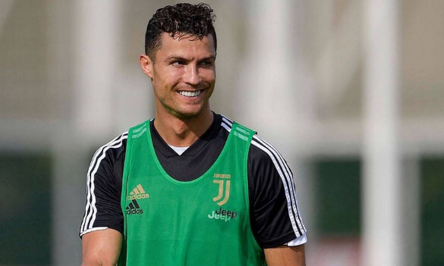 To σχόλιο του Ρονάλντο από τον καναπέ του τη στιγμή της βράβευσης του Μέσι (pics)