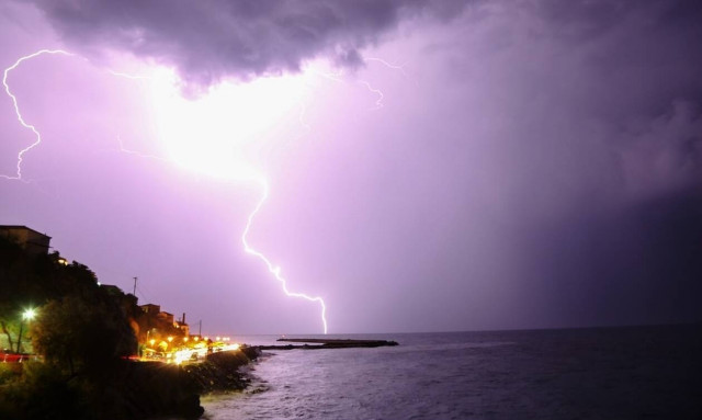 Κακοκαιρία: Πού θα «χτυπήσει» τις επόμενες ώρες - Πότε θα εξασθενήσουν τα φαινόμενα