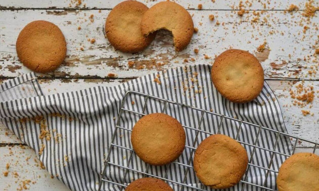 Φτιάξτε γρήγορα μπισκότα με ταχίνι