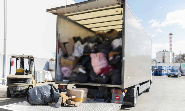 Αγία Βαρβάρα: Ξήλωσαν το... βασίλειο των μαϊμού προϊόντων – Ρούχα, πλαστό χρήμα και όπλα (pics)