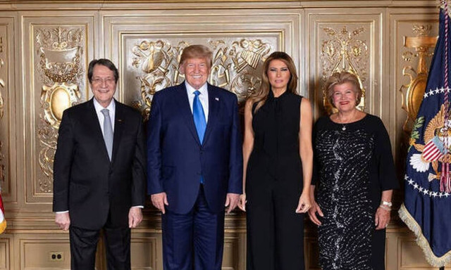 Η φωτογραφία του ζεύγους Αναστασιάδη με τη Μελάνια και τον Ντόναλντ Τραμπ