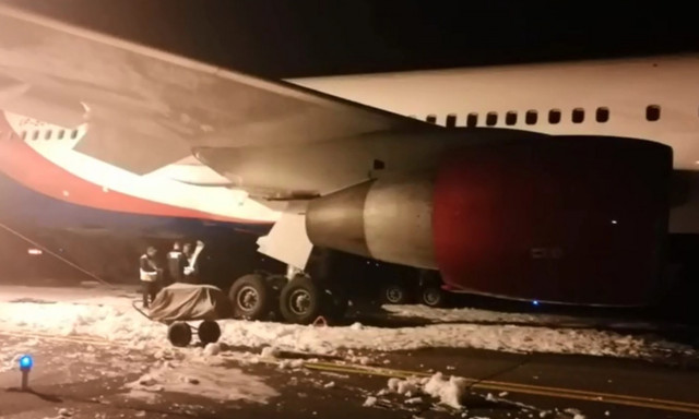 Πτήση - θρίλερ: Ανώμαλη προσγείωση αεροσκάφους στη Σιβηρία με τραυματισμούς 