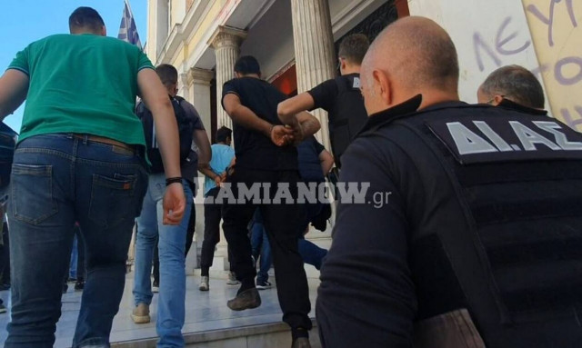 Πελασγία: Ενώπιον της δικαιοσύνης οι δίδυμοι που δολοφόνησαν τον 41χρονο με κασμά - Τι υποστήριξαν