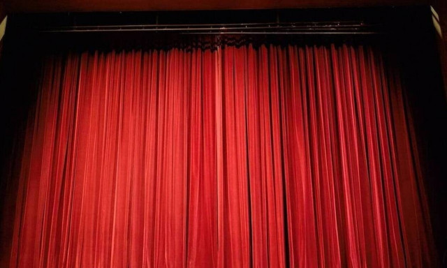 Δύσκολες ώρες για γνωστό Έλληνα ηθοποιό – Πέθανε ο πατέρας του