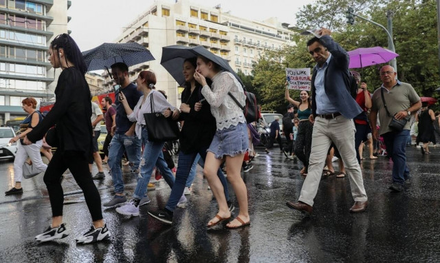 Καιρός: Αποπνικτική η Παρασκευή (27/09) με 30άρια και βροχές - Πού θα σημειωθούν καταιγίδες