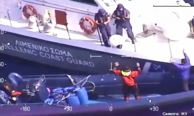 Καρέ- καρέ η καταδίωξη των εμπόρων ναρκωτικών από τα «βατράχια» του Λιμενικού