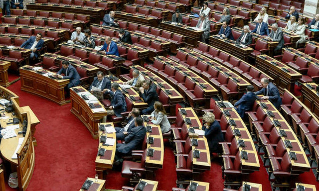 «Άναψαν τα αίματα» στη Βουλή: Άγριος καυγάς Καραμανλή – Τριανταφυλλίδη για το Μετρό Θεσσαλονίκης