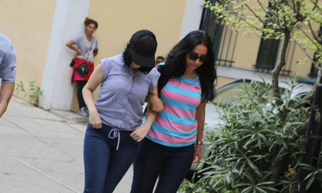 «Την ονειρεύομαι κάθε βράδυ» λέει η 19χρονη που εγκατέλειψε το μωρό της σε είσοδο πολυκατοικίας