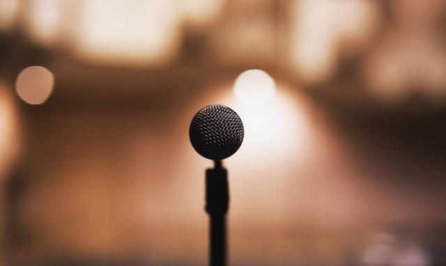 Θλίψη: Πέθανε πασίγνωστος τραγουδιστής (pics)