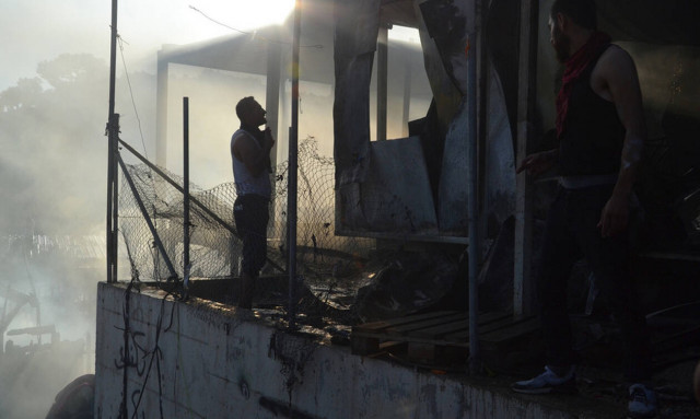 Τραγωδία στη Μόρια: Μία γυναίκα και ένα παιδί νεκροί από πυρκαγιά - Επεισόδια και συμπλοκές