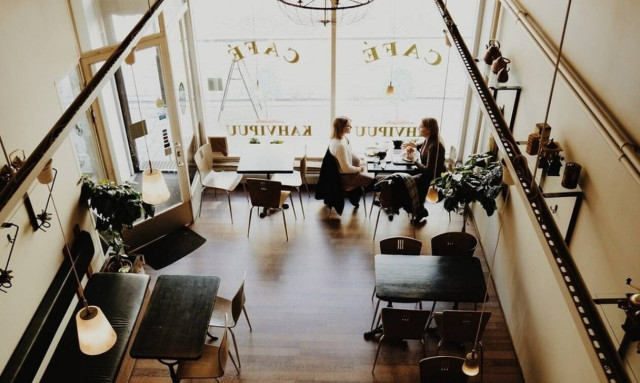 Χαμός σε καφετέρια: Άνοιξαν την τηλεόραση και έμειναν άφωνοι – Δείτε τι συνέβη (pics)