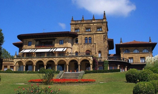 Απίστευτο: Νοίκιασαν έπαυλη για διακοπές – Όταν έφτασαν έπαθαν σοκ (pics)