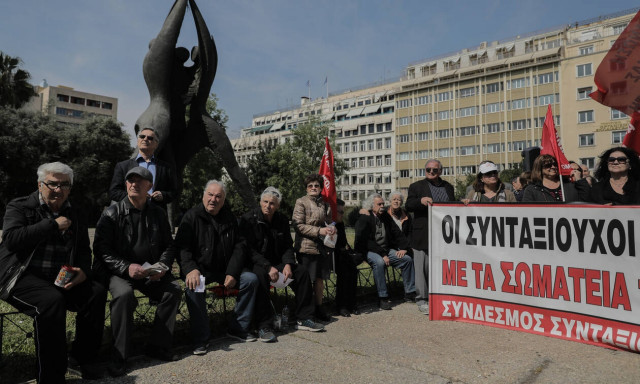 Αναδρομικά: Πότε και πώς θα καταβληθούν για κύριες, επικουρικές και δώρα – Αναλυτικοί πίνακες