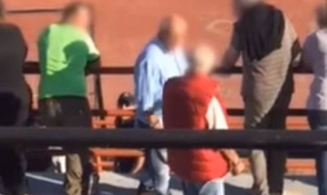 Βίντεο - ΣΟΚ: Η στιγμή που πέφτει νεκρός ο φίλαθλος στην Καλαμαριά