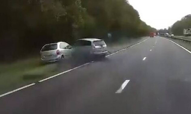 Τρομακτικό τροχαίο για τραγουδιστή του X- Factor (pics)