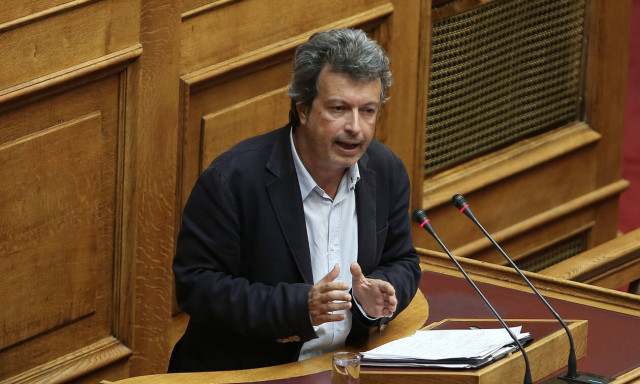 Πέτρος Τατσόπουλος: Τι αποκαλύπτει ο γιατρός που ήταν στο στούντιο όταν λιποθύμησε on air