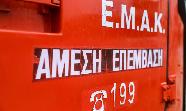 Θρίλερ στη Λαμία: Δύο εγκλωβισμένοι σε αυτοκίνητο που έπεσε σε γκρεμό