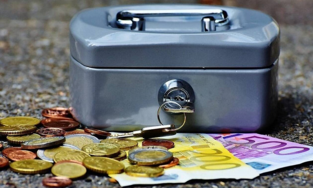 Φορολογία: Οι μειώσεις για μισθωτούς, συνταξιούχους, ελεύθερους επαγγελματίες και επιχειρήσεις