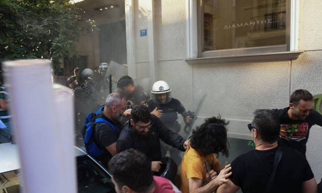 Ένταση και χημικά σε συμβολαιογραφείο στο Κολωνάκι