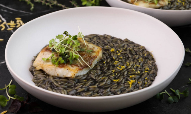 Κριθαρότο με μυλοκόπι και μελάνι σουπιάς