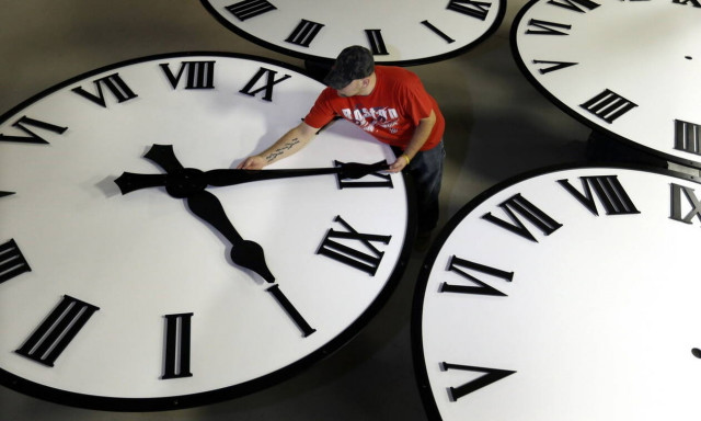 Πότε αλλάζει η ώρα 2019: Πλησιάζει η χειμερινή ώρα και γυρνάμε τα ρολόγια πίσω