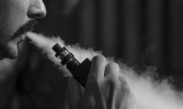 Πνευμονοπάθεια στις ΗΠΑ: 3 στους 4 ασθενείς «άτμιζαν» ναρκωτικά, λένε οι Αρχές