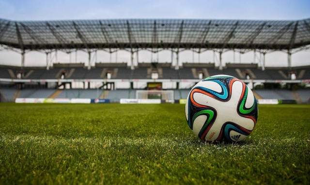 Σάλος! Πασίγνωστος ποδοσφαιριστής έχει σχέση με γυναίκα συμπαίκτη του