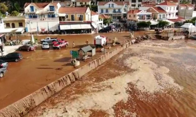 Κακοκαιρία: Η θάλασσα βγήκε στη στεριά σε Κεφαλονιά και Ιθάκη– Καταστροφές και κλειστά σχολεία