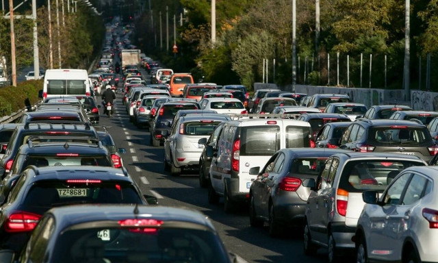 ΤΩΡΑ: «Κόλαση» οι δρόμοι της Αθήνας - Πού εντοπίζονται προβλήματα (pics)