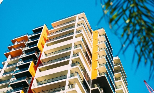 Τραγωδία: Άνδρας αυτοκτόνησε πέφτοντας από τον 9ο όροφο μαζί με τα δυο παιδιά του (pics)