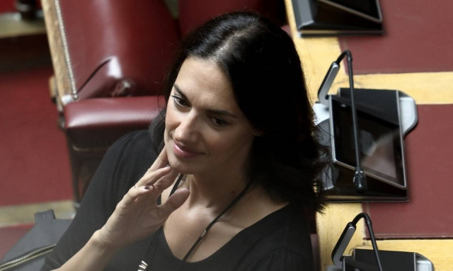 Νόνη Δούνια: Στο νοσοκομείο η βουλευτής - Υπεβλήθη σε χειρουργείο καρδιάς