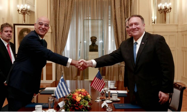 Στο ΥΠΕΞ ο Μάικ Πομπέο, θερμή υποδοχή από τον Δένδια