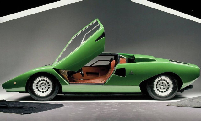 Γιατί οι πρώτες Lamborghini Countach LP400 είχαν κάτι σαν το περισκόπιο των υποβρυχίων;