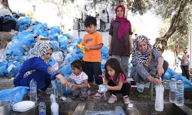 570 asylum seekers depart from Moria and expected to arrive at Piraeus port