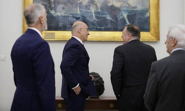 Οργή στην Τουρκία: Ο Πομπέο χαμογελά με το «Αβέρωφ» να βυθίζει τον τουρκικό στόλο