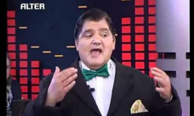 Επέστρεψε! Ο Κάτμαν εμφανίστηκε και πάλι στην τηλεόραση! Έτσι είναι σήμερα (vid)