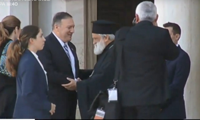 Στη μητρόπολη Αθηνών ο Μάικ Πομπέο μαζί με τη σύζυγό του