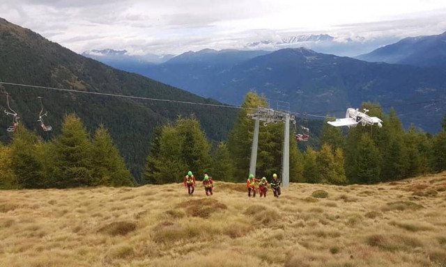 Ατύχημα – σοκ με αεροπλάνο: Κρεμάστηκε σε καλώδια