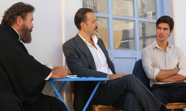 Άγριες μέλισσες: Η πρόταση που θα αναστατώσει την Ασημίνα