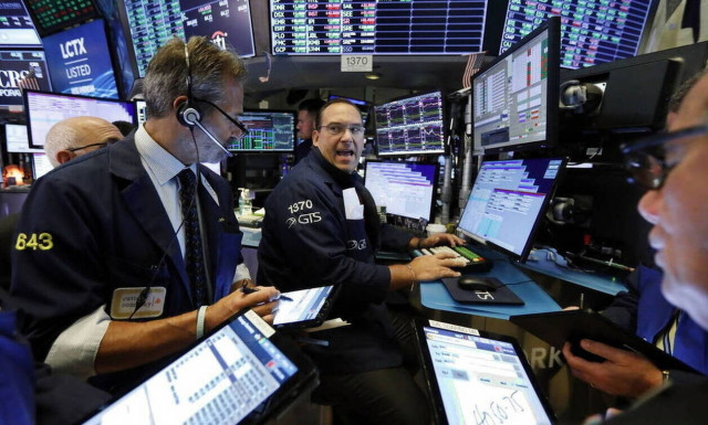 Ισχυρές απώλειες στη Wall Street - Πτώση στην τιμή του πετρελαίου