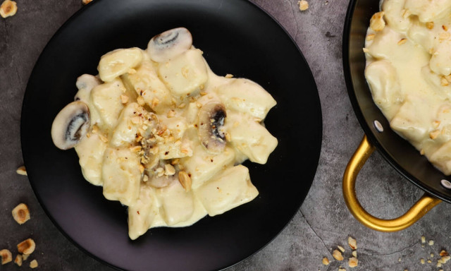 Η συνταγή της ημέρας: Νιόκι σε σάλτσα παρμεζάνας με μανιτάρια και φουντούκια