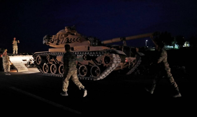 Νύχτα κόλαση στη Συρία: Οι Τούρκοι χτυπούν από ξηρά και αέρα–Αυξάνεται συνεχώς ο αριθμός των νεκρών