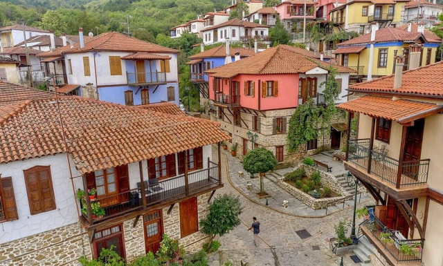 Παραδοσιακός Οικισμός Αρναίας: Γιατί σαν την… ορεινή Χαλκιδική δεν έχει (pics)