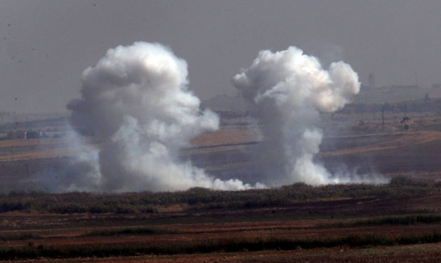 Συνεχίζει το «σφυροκόπημα» της Συρίας από αέρα και ξηρά η Τουρκία: Σκληρές μάχες στα σύνορα 