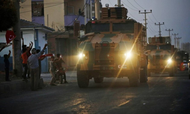 Δραματικές εξελίξεις: Οι Τούρκοι βομβάρδισαν αμερικανικά στρατεύματα στο Κομπάνι (pics)